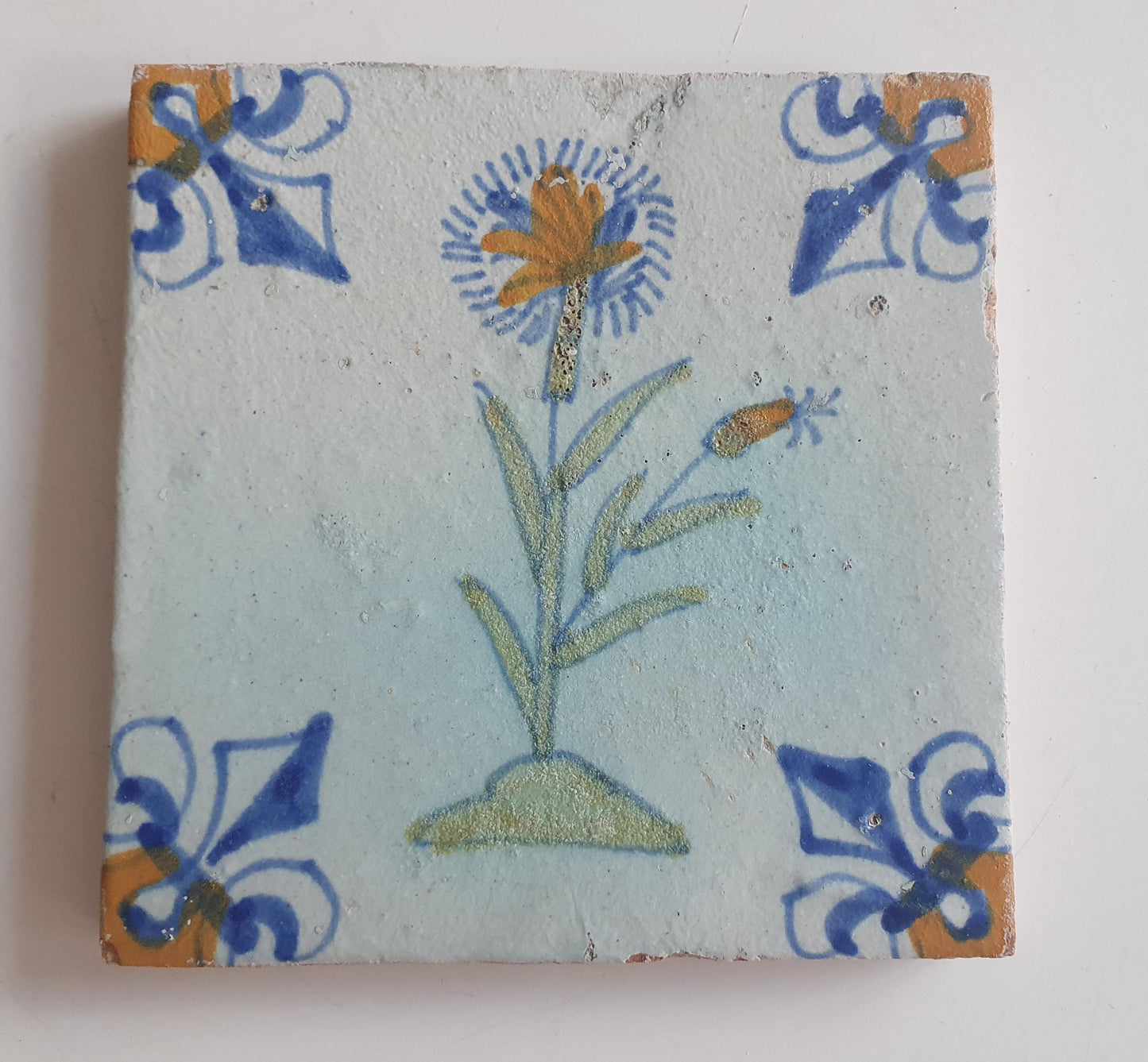 dutch flower  Gouda rare delft polychrome tile, 1620