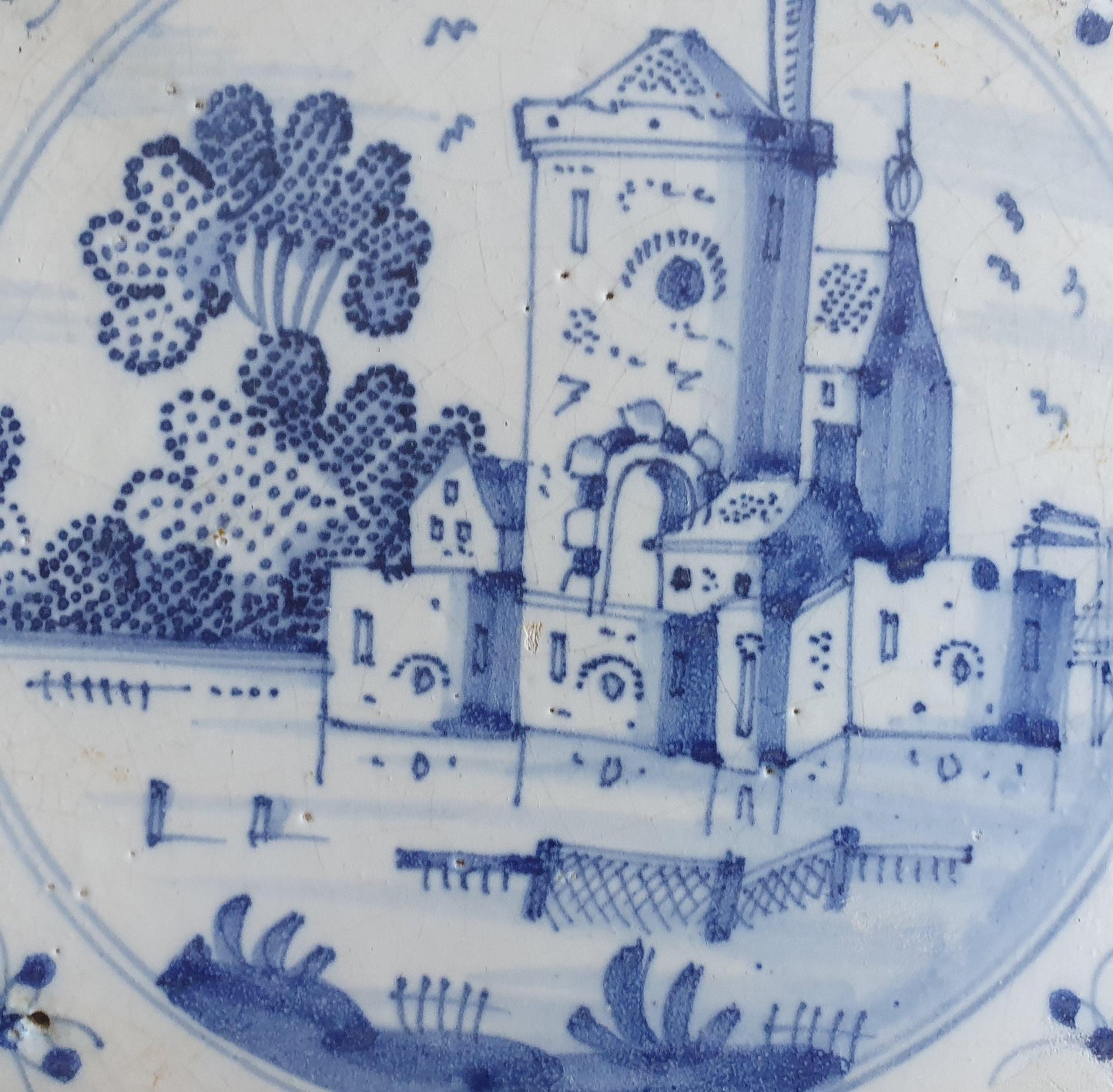 This Delft tile was made around 1670 in the Dutch city of Harlingen.