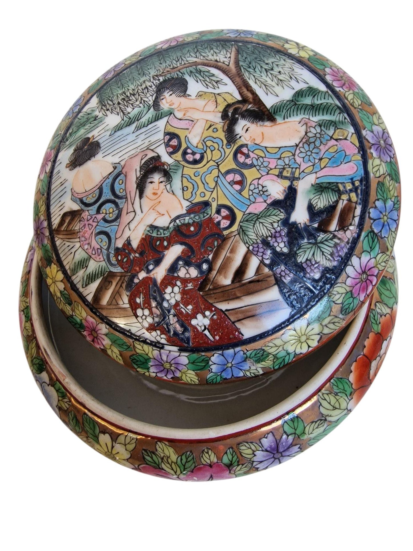 Antique Chinese Porcelain Box – Hand-Painted Famille Rose Erotic Scene