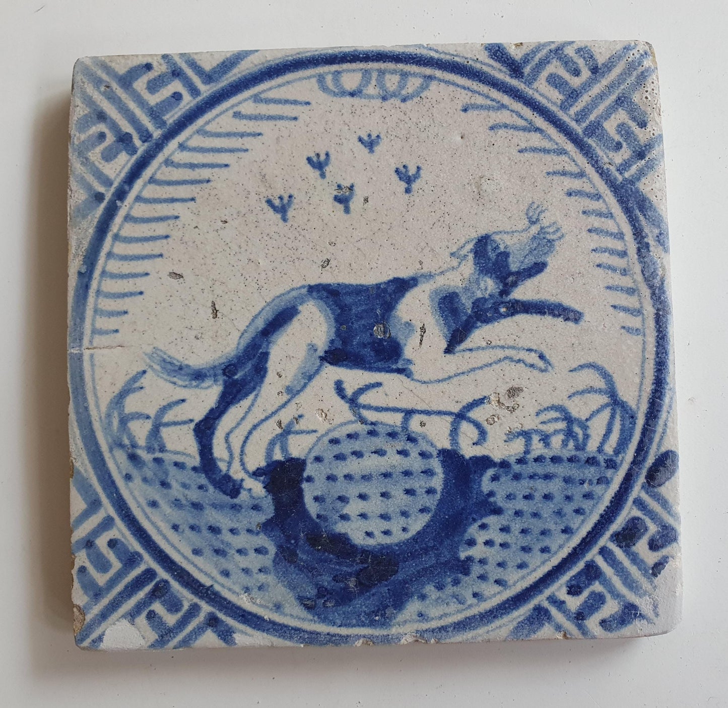 Antique Dutch Tile - dog Rotterdam Kroontegel, Rotterdamse, hond - Dated around 1600-1625, RARE