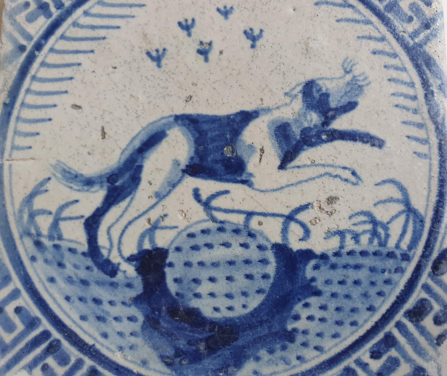 Antique Dutch Tile - dog Rotterdam Kroontegel, Rotterdamse, hond - Dated around 1600-1625, RARE