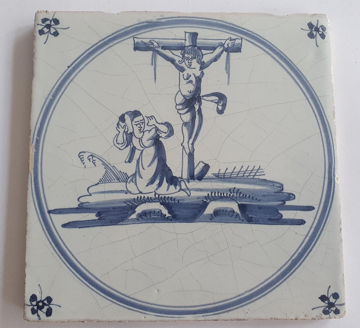 This original 18th century (c. 1740) Delft tile depicts the crucifixtion of Jesus Christ.