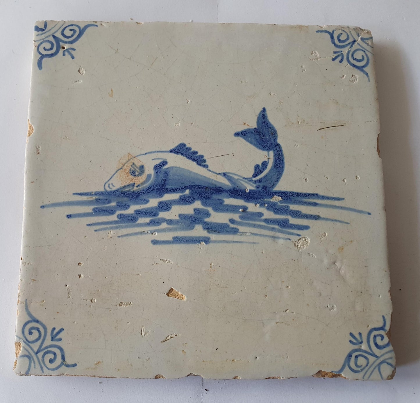 Antique Delft Tile – Fish Design, 17th Century Dutch Tile oxhead corner