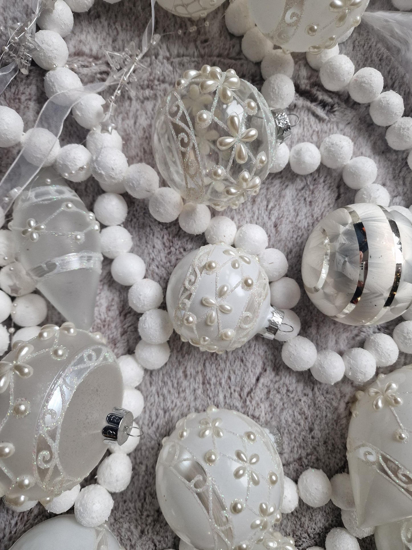 Exclusive christmas baubles plus garlands in pearl and white