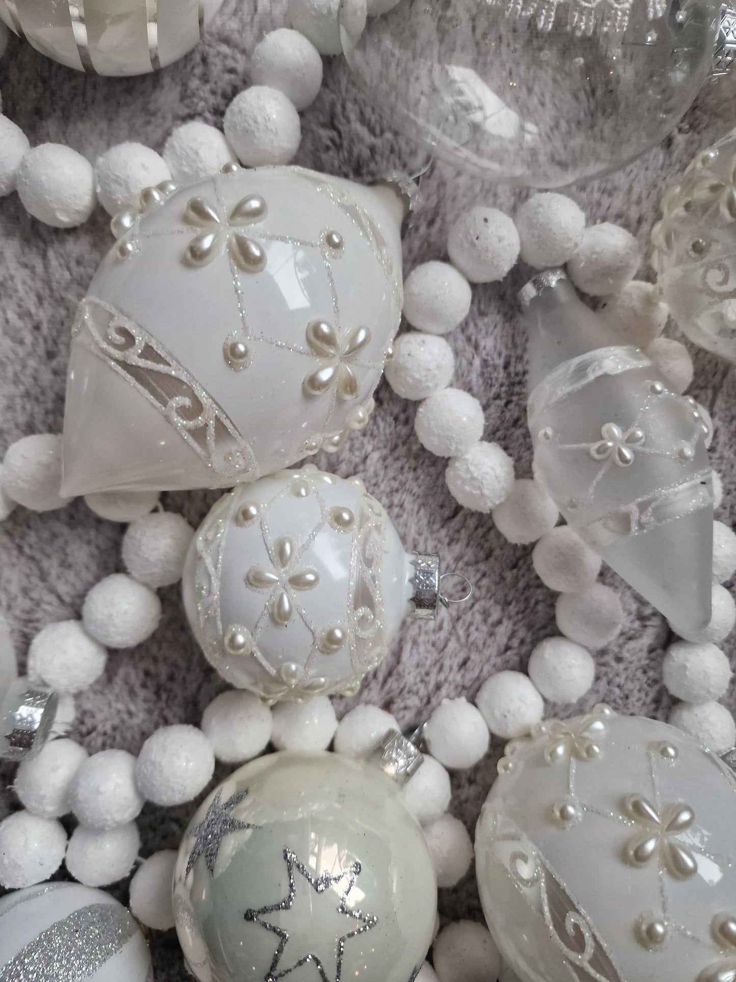 Exclusive christmas baubles plus garlands in pearl and white