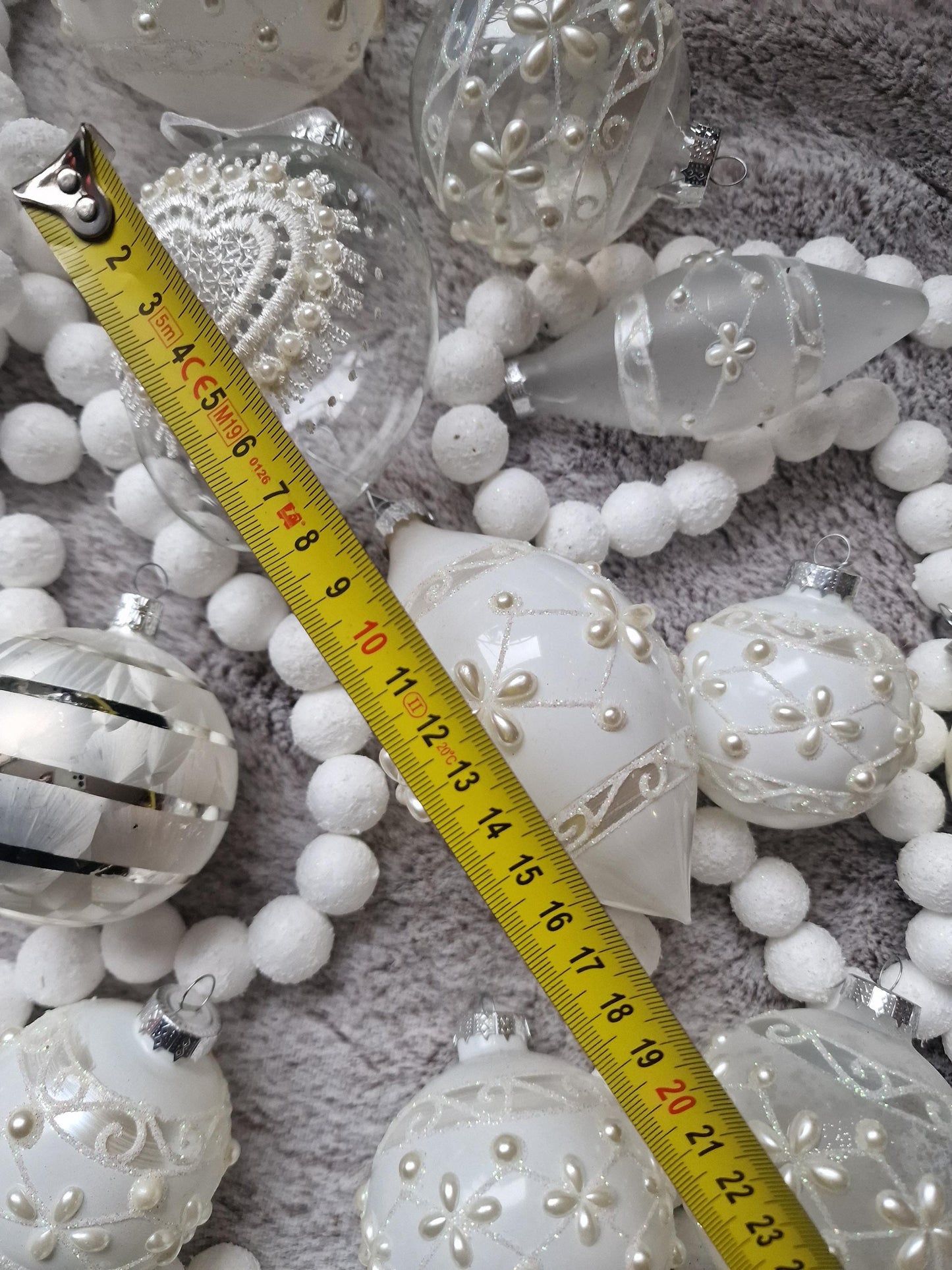 Exclusive christmas baubles plus garlands in pearl and white