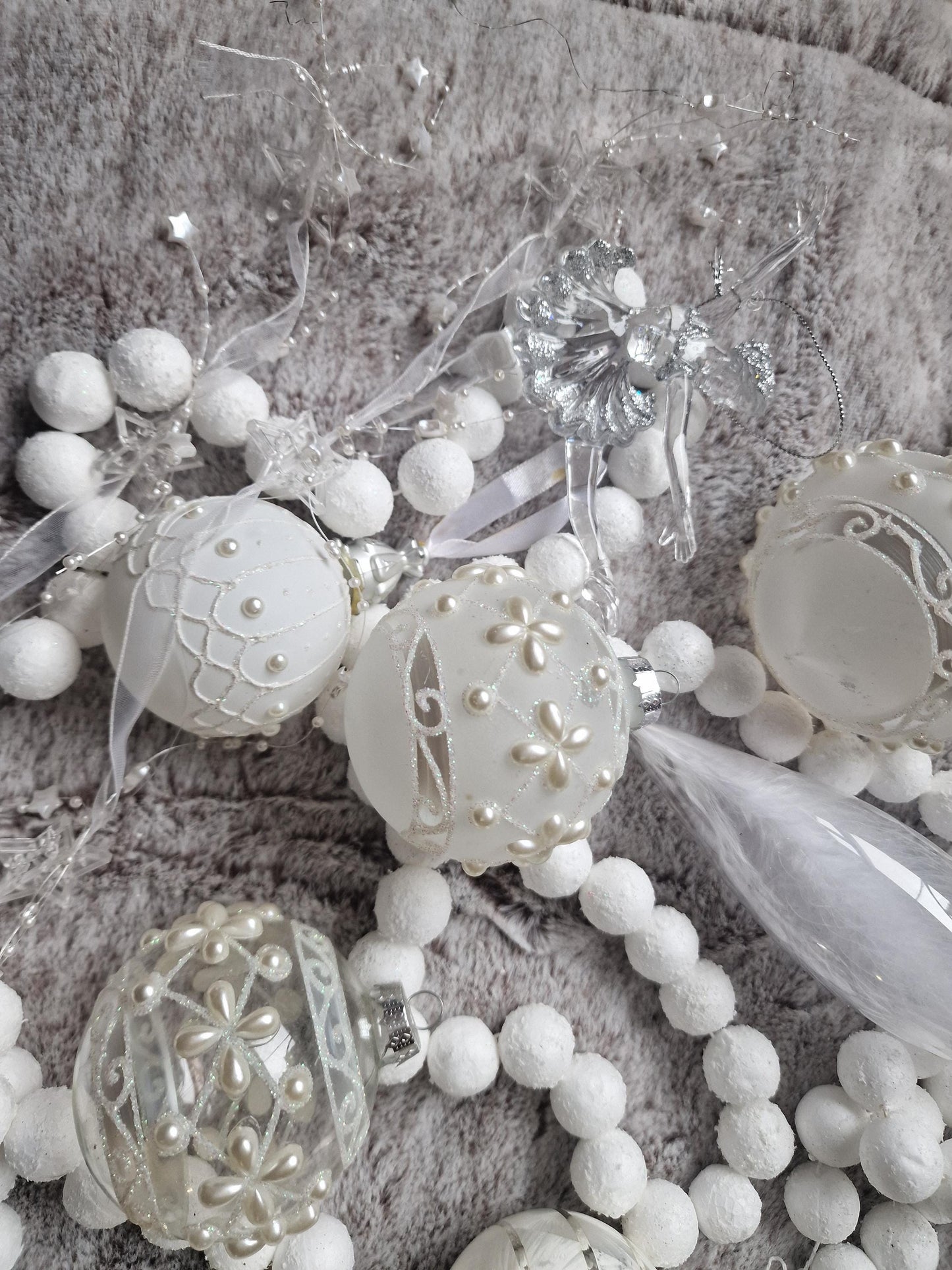 Exclusive christmas baubles plus garlands in pearl and white