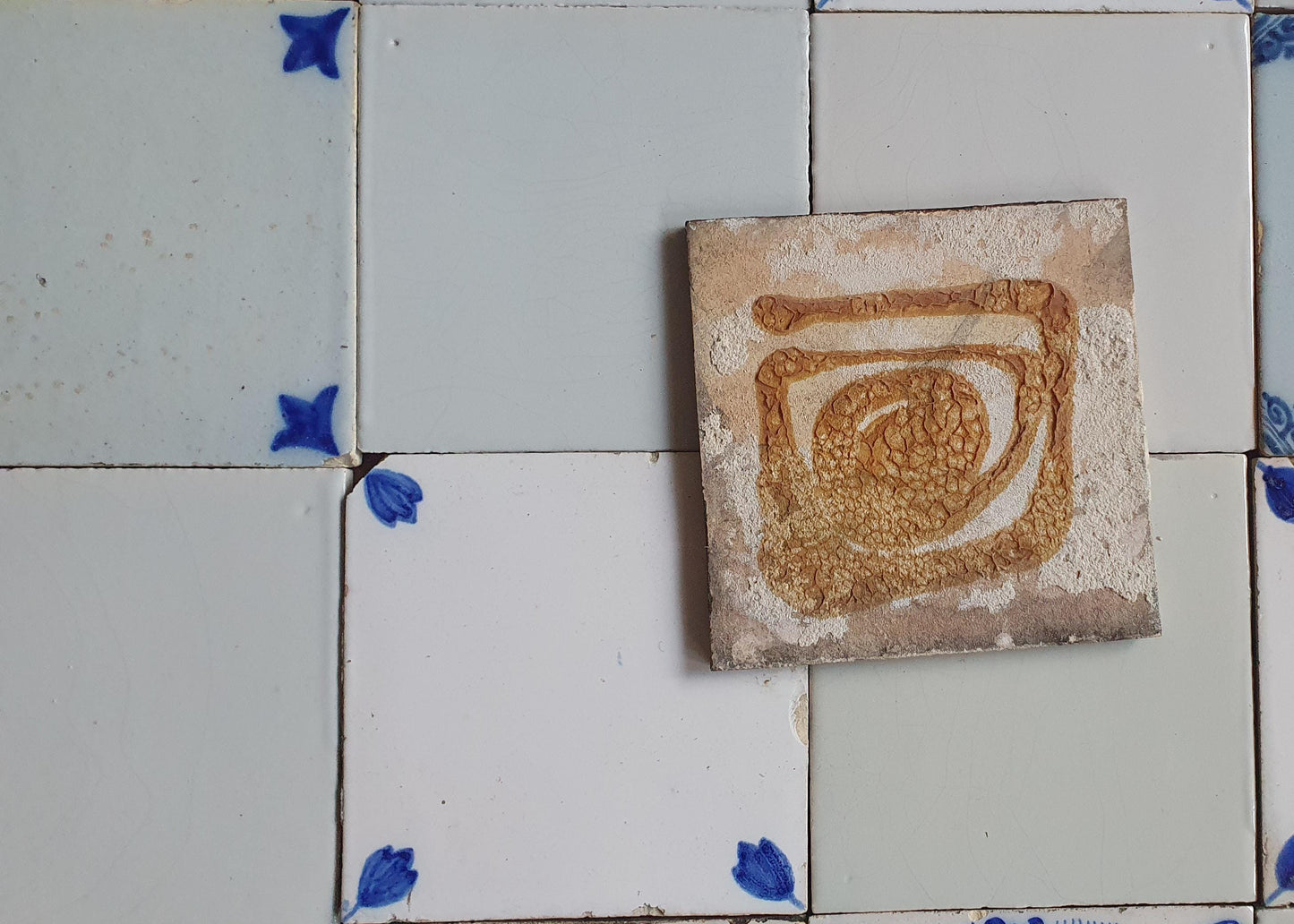 24 Antique Delft Tiles, Dutch People Depiction, 13x13cm (Set 24)