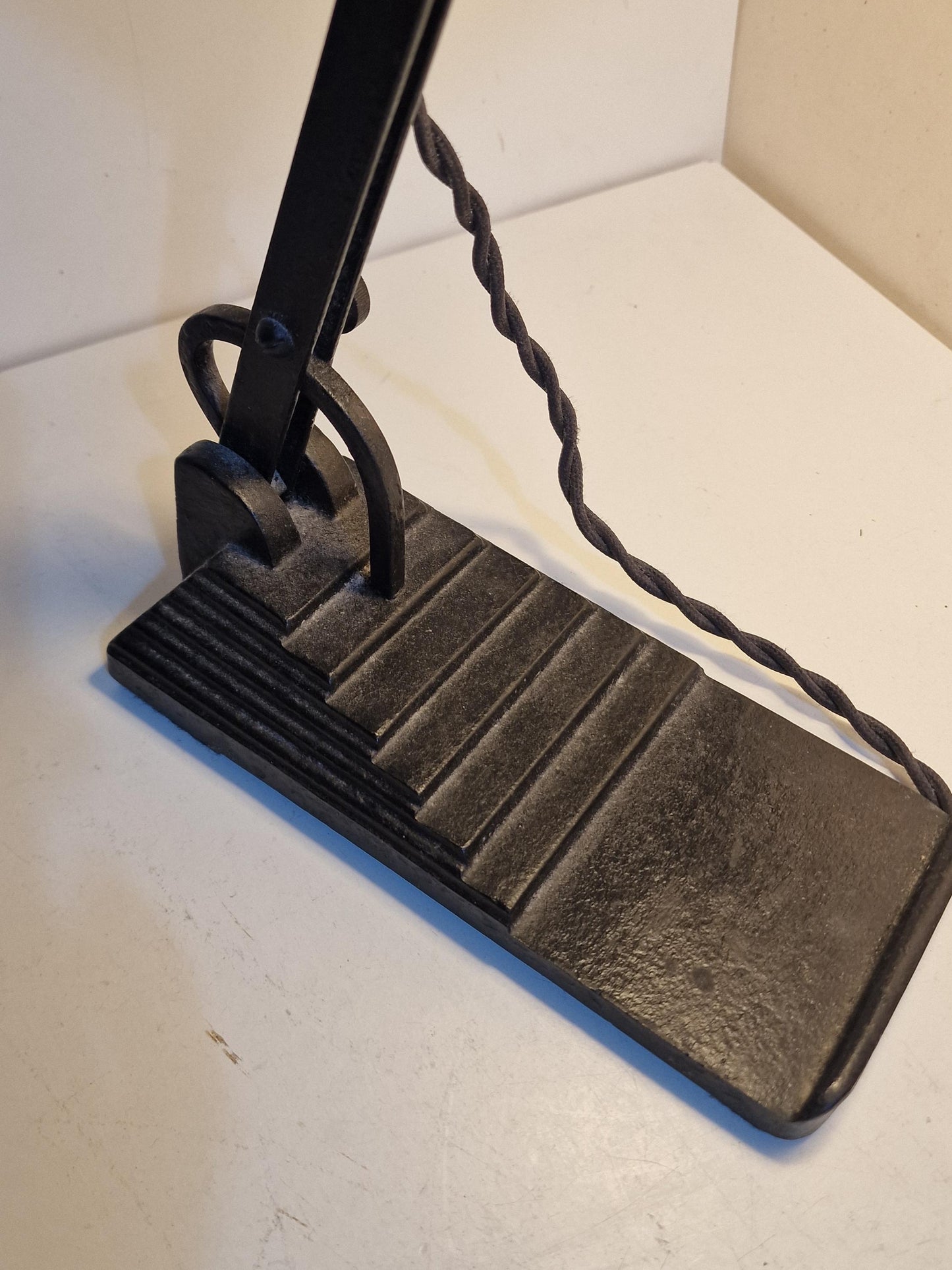 desklamp Art Deco notarislamp bankierslamp, emaille trapezevoet