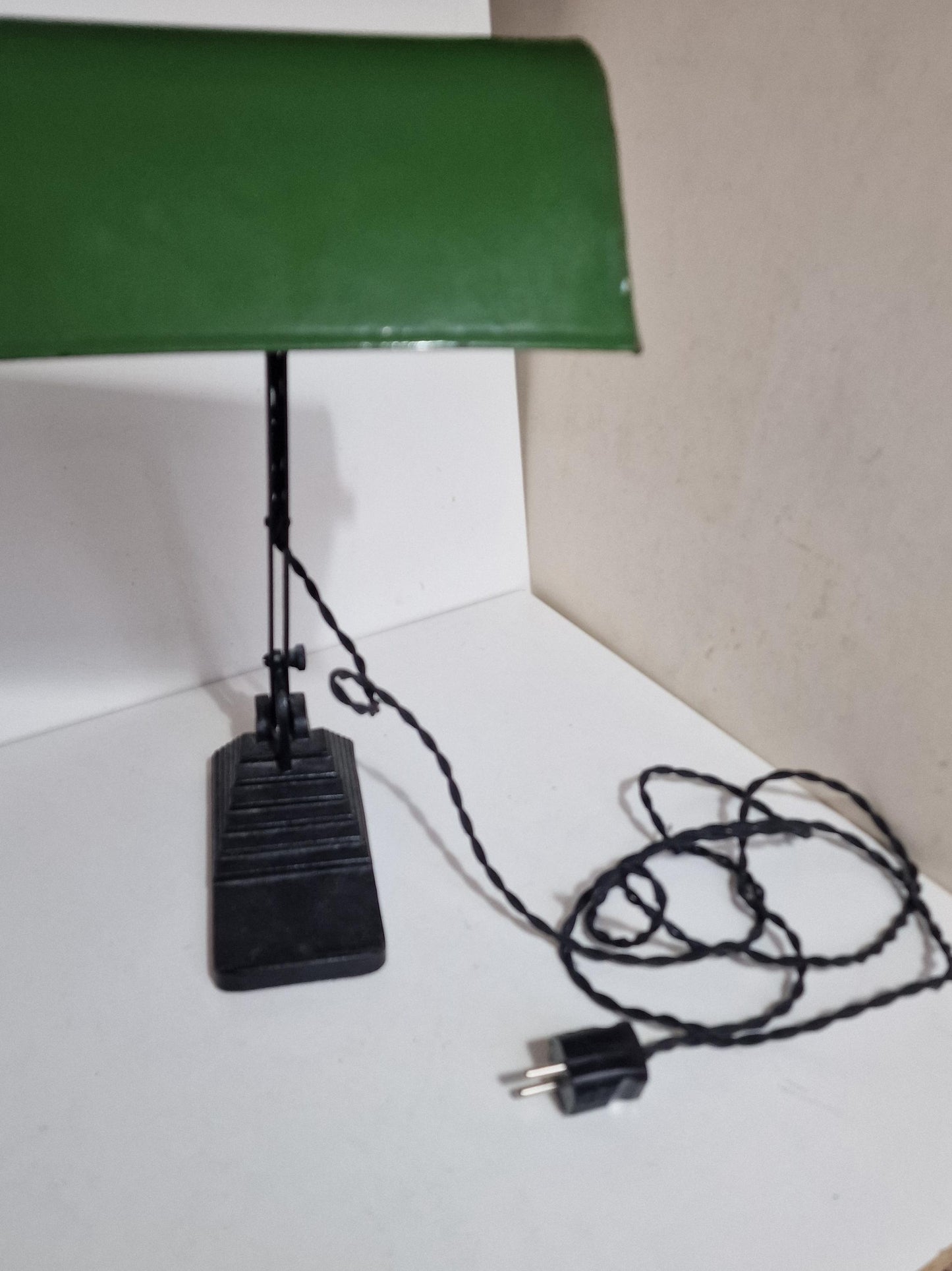 desklamp Art Deco notarislamp bankierslamp, emaille trapezevoet