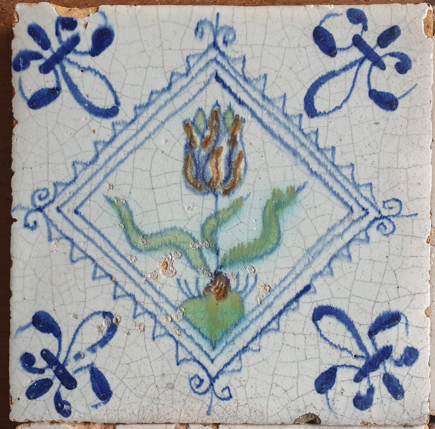 4 antieke Delftse tulptegels, polychrome kwadraattegels, 1e helft van de 17e eeuw. Delft Blue Dutch tulip tiles, verzameltegel, backsplash