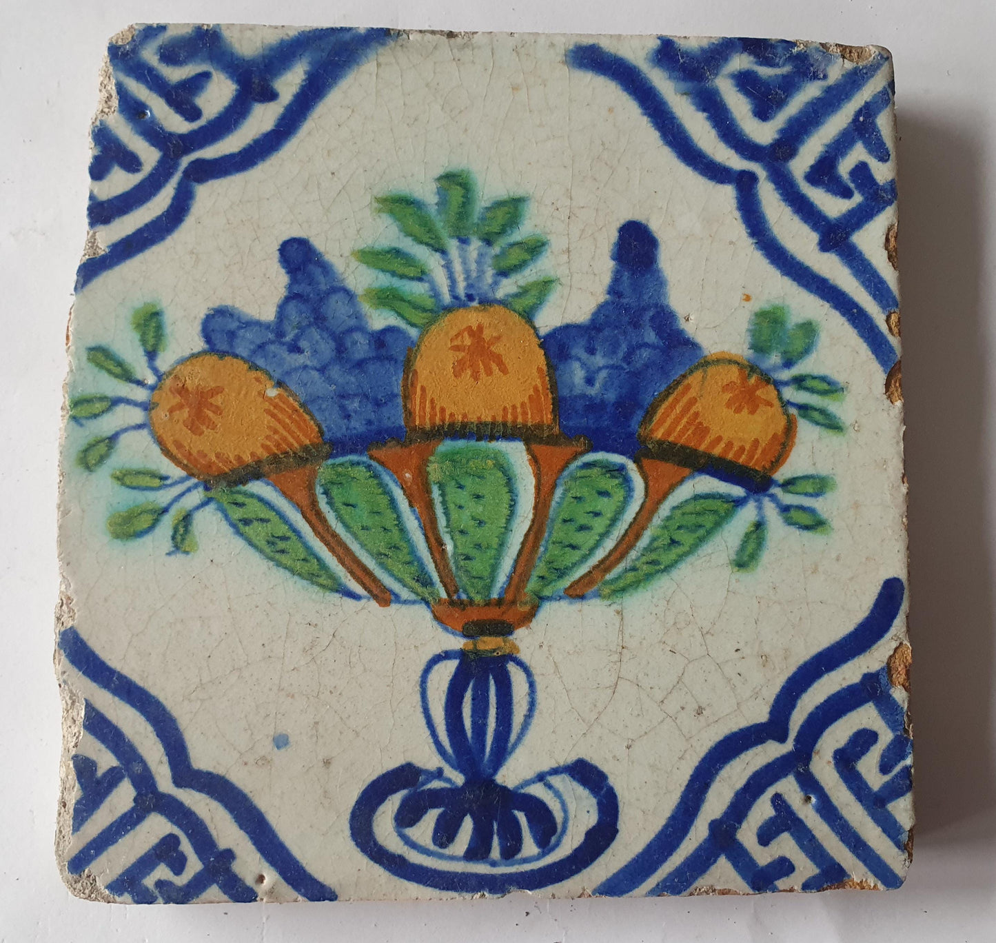 Delftse tegel met een fruitschaal ca : 1620-1640, polychroom; antieke Delft Blue Dutch 17e eeuw, verzameltegel, backsplash