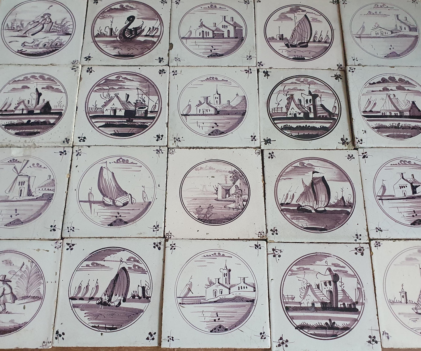 20 antieke Nederlandse wandtegels, cirkeltegels landschap in de kleur mangaan; Delft Blue Dutch backsplash fireplace tiles.