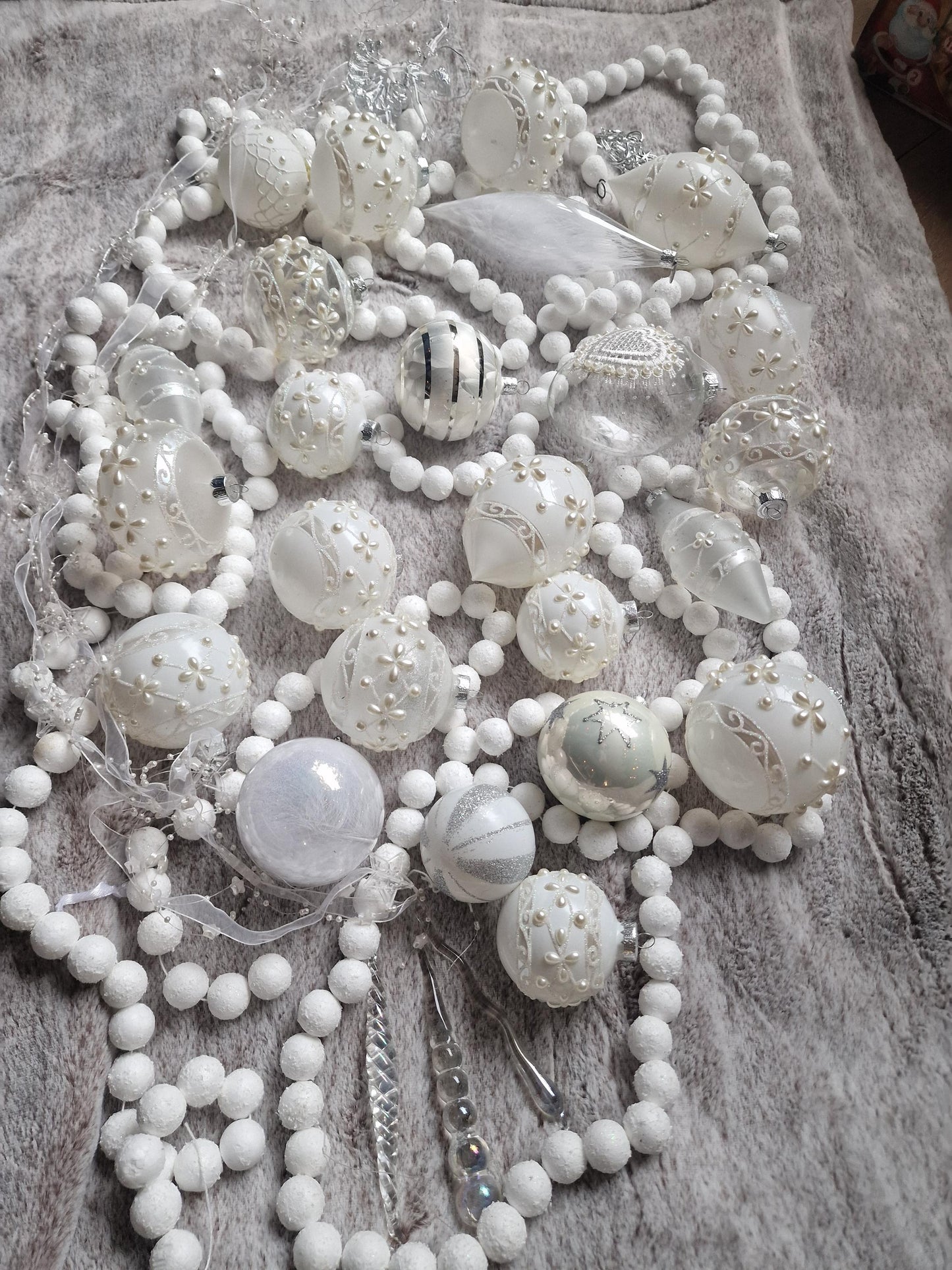 Exclusive christmas baubles plus garlands in pearl and white