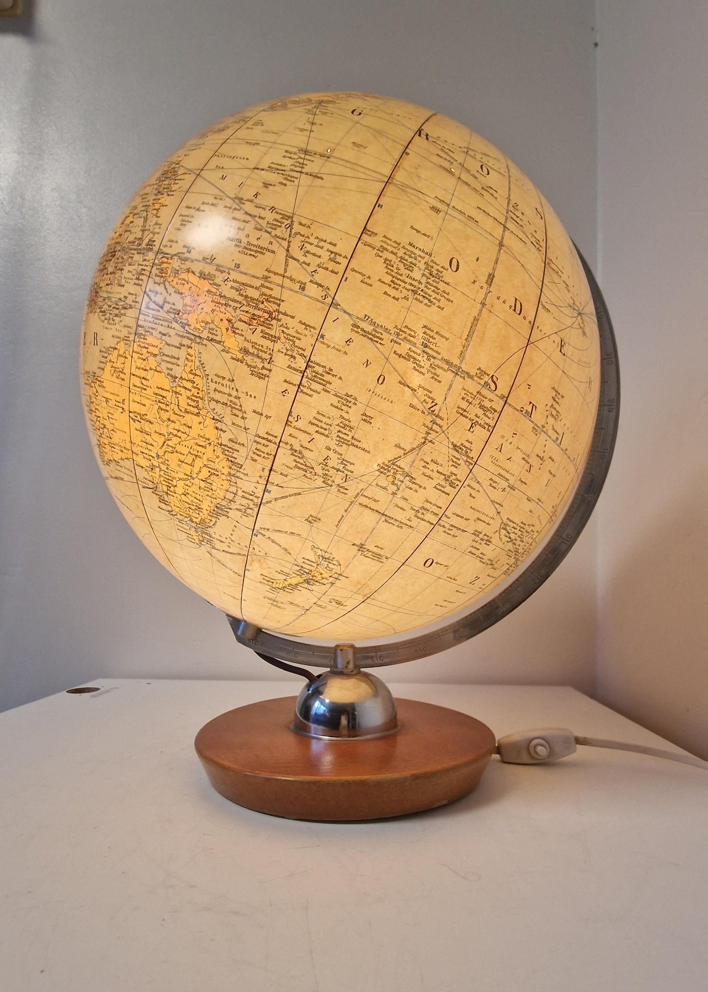 Vintage XL Light Up Glass Globe – JRO verlag Munchen, Germany