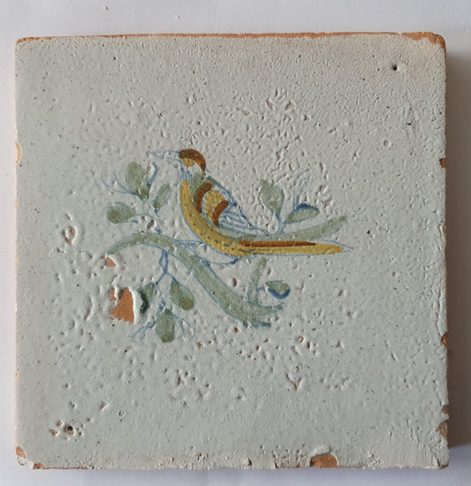Delftse tegel met een vogel op een tak, polychroom; antieke Delft Blue Dutch 17e eeuw, verzameltegel, backsplash, fireplace