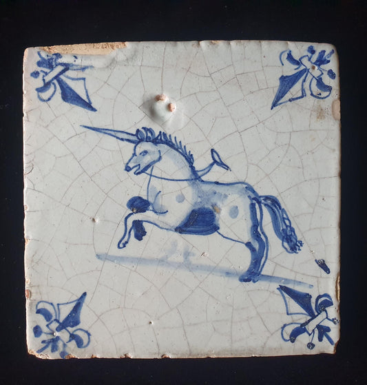 Delftse tegel met een een eenhoorn; antieke Delft Blue Dutch 17e eeuw, verzameltegel, backsplash, fireplace