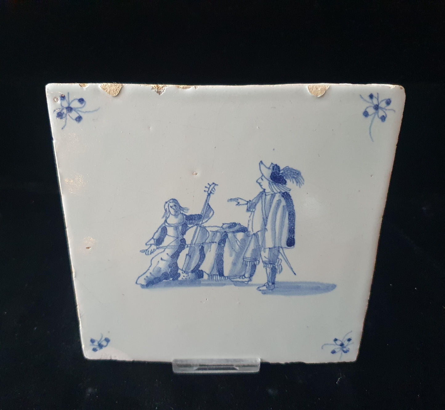 Grauda Tile - Dutch master Pytter Grauda - lady playing the cello - verzameltegel antieke Delft Blue Dutch 17e eeuw, rare
