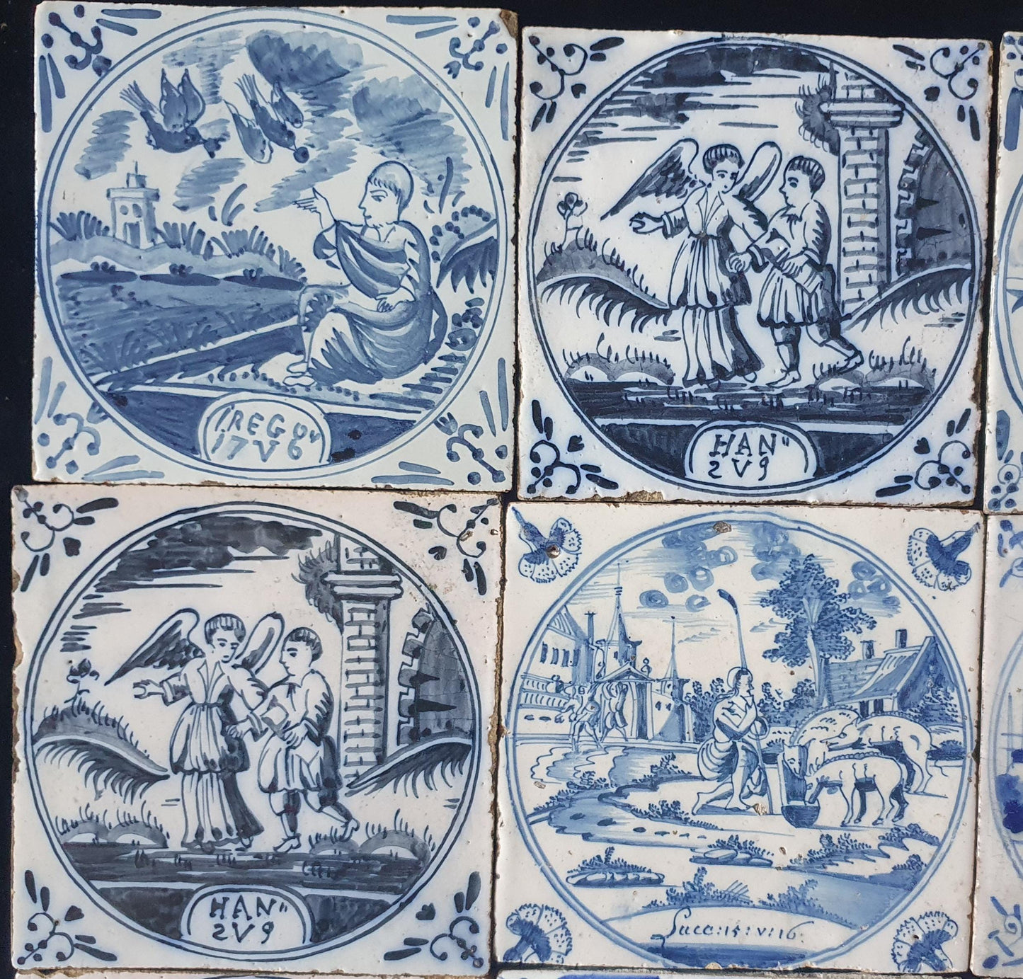 Een set van circa 9 tegels uit de 18e/19e eeuw tilepanel . De tegels tonen een verscheidenheid aan Bijbelse taferelen,  voor backsplash of fireplace.