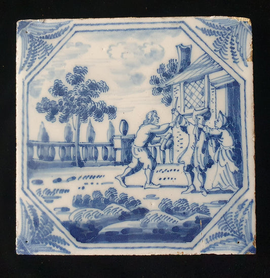 Deze fraai beschilderde Delftse tegel toont twee duellerende mannen met dame. ; 18e eeuw (circa 1760), verzameltegel, backsplash, fireplace