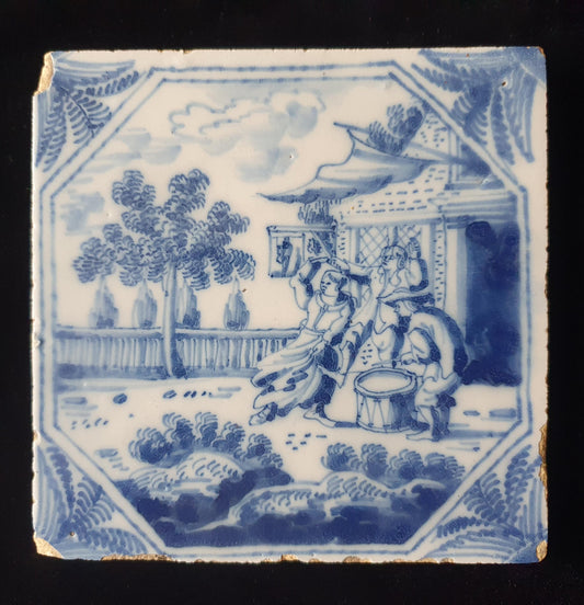 Deze fraai beschilderde Delftse tegel ( pleziertjes) toont een dansende dame en heer . ; 18e eeuw (circa 1760), verzameltegel, backsplash.