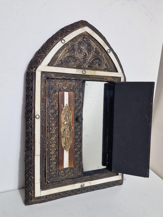 Vintage Moroccan Wall Mirror – Handcrafted Camel Bone Inlay, Brass Decor