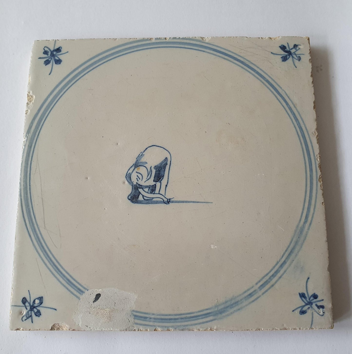 Delftse tegel met olifant is gemaakt rond 1780  'Springer'-type; antieke Delft Blue Dutch 18e eeuw, verzameltegel, backsplash, fireplace
