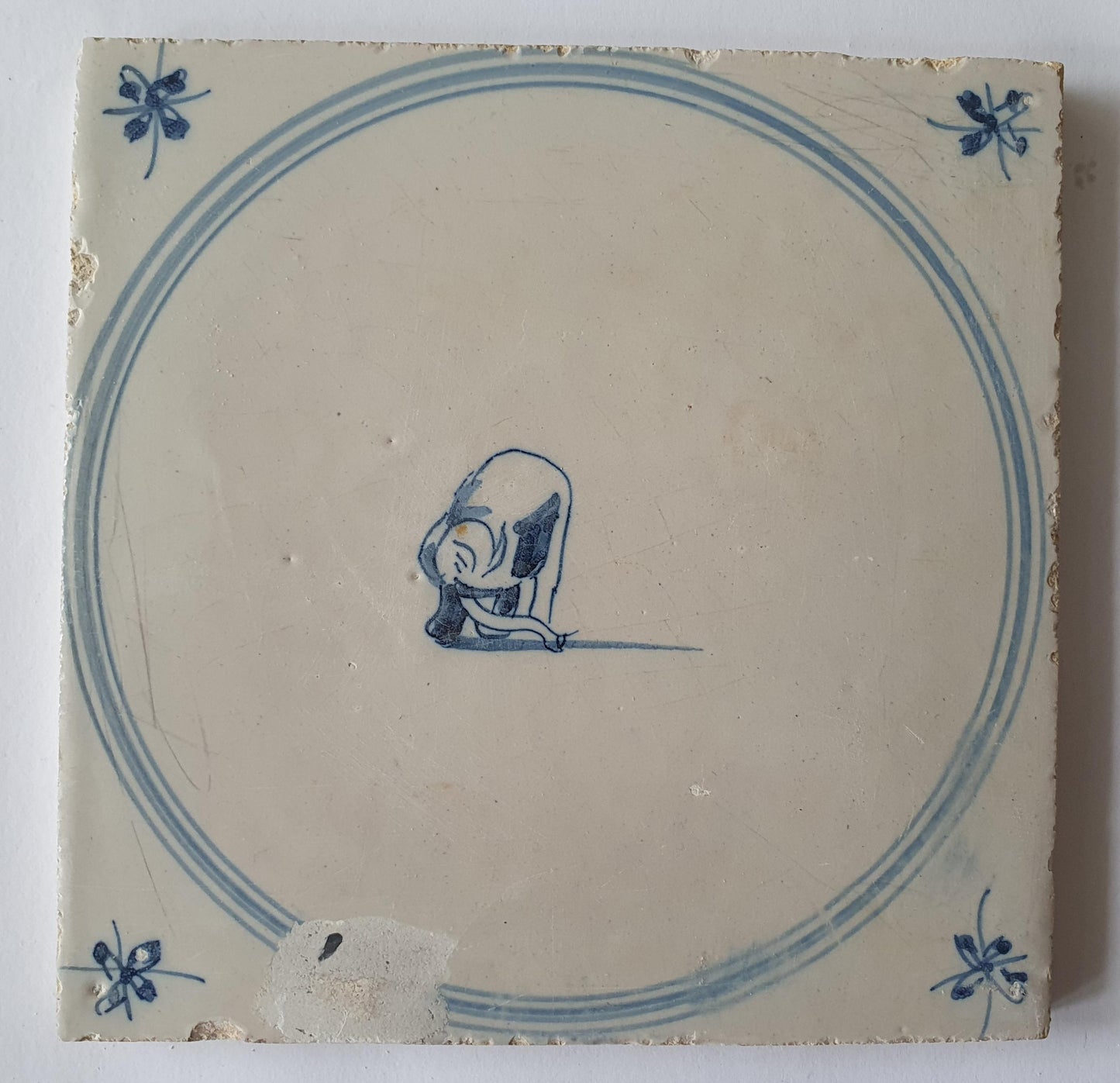 Delftse tegel met olifant is gemaakt rond 1780  'Springer'-type; antieke Delft Blue Dutch 18e eeuw, verzameltegel, backsplash, fireplace
