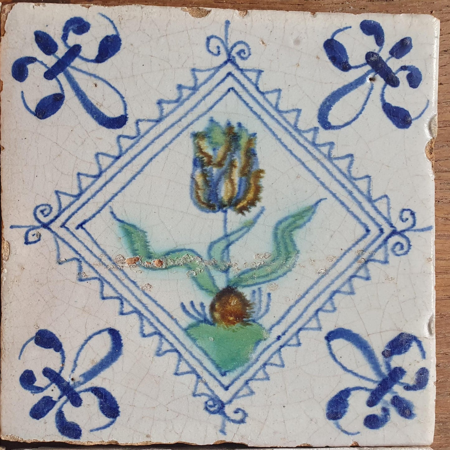 4 antieke Delftse tulptegels, polychrome kwadraattegels, 1e helft van de 17e eeuw. Delft Blue Dutch tulip tiles, verzameltegel, backsplash