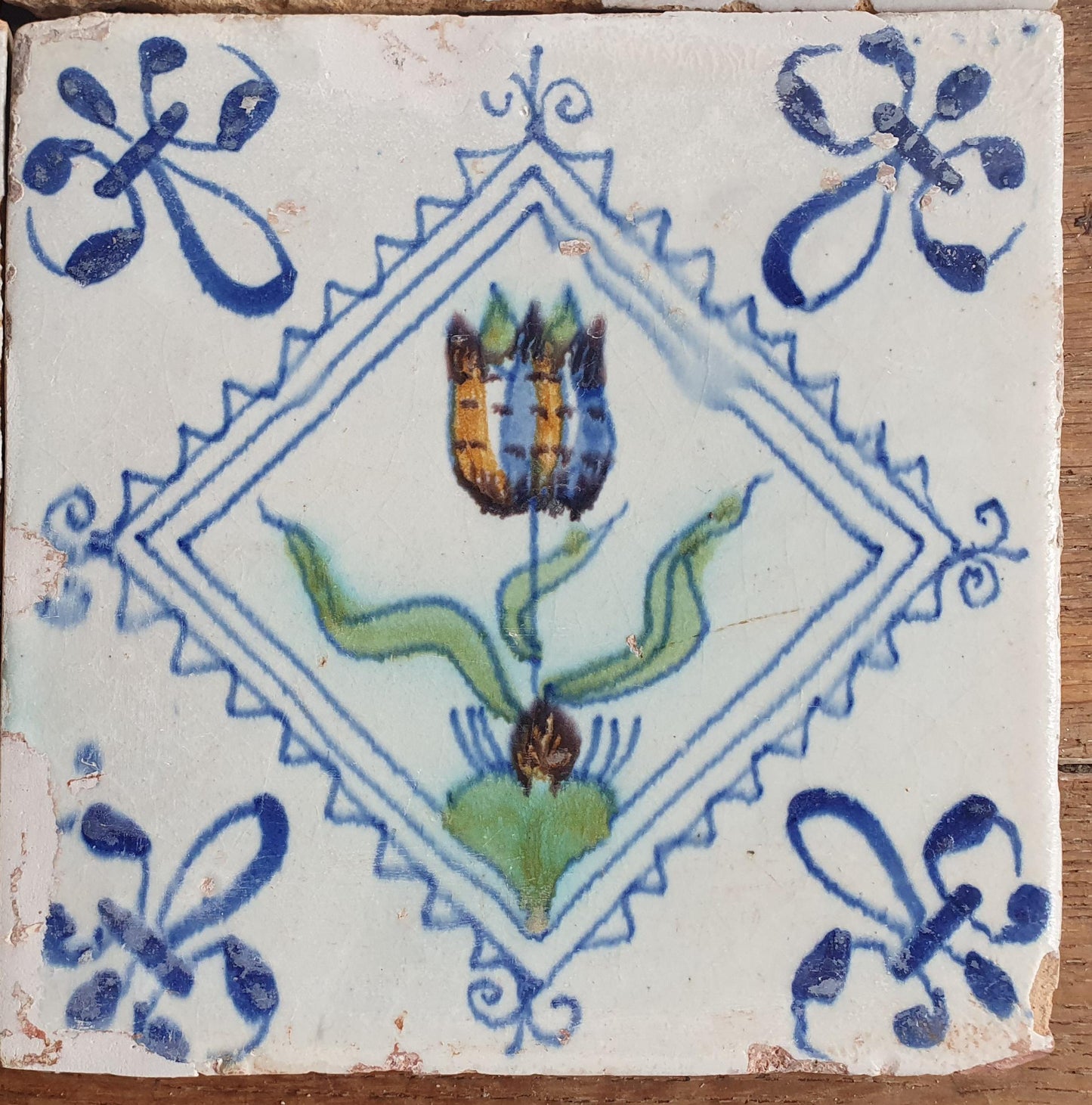 4 antieke Delftse tulptegels, polychrome kwadraattegels, 1e helft van de 17e eeuw. Delft Blue Dutch tulip tiles, verzameltegel, backsplash
