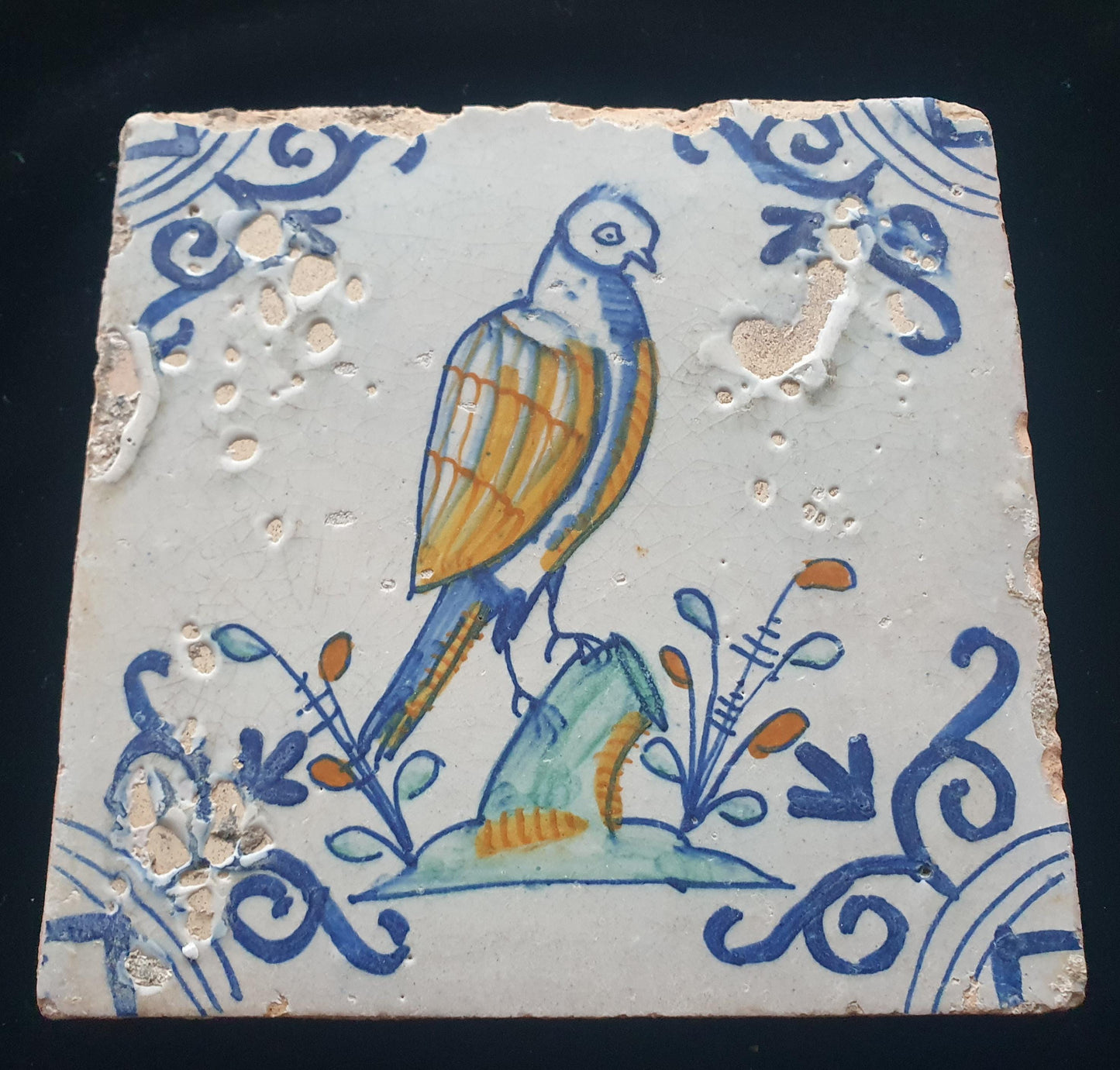 Delftse tegel met een grote vogel, polychroom; dateert rond 1640; antieke Delft Blue Dutch 17e eeuw, verzameltegel, backsplash, fireplace