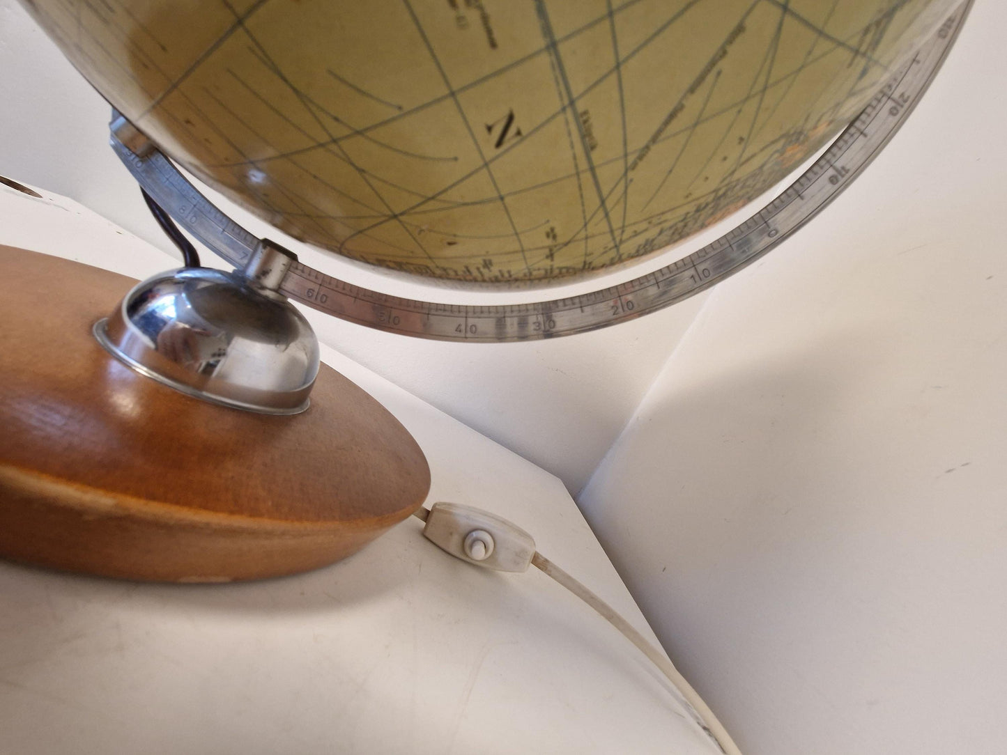 Vintage XL Light Up Glass Globe – JRO verlag Munchen, Germany
