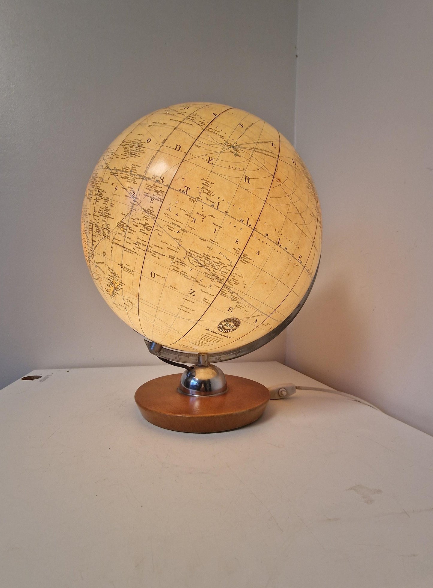 Vintage XL Light Up Glass Globe – JRO verlag Munchen, Germany