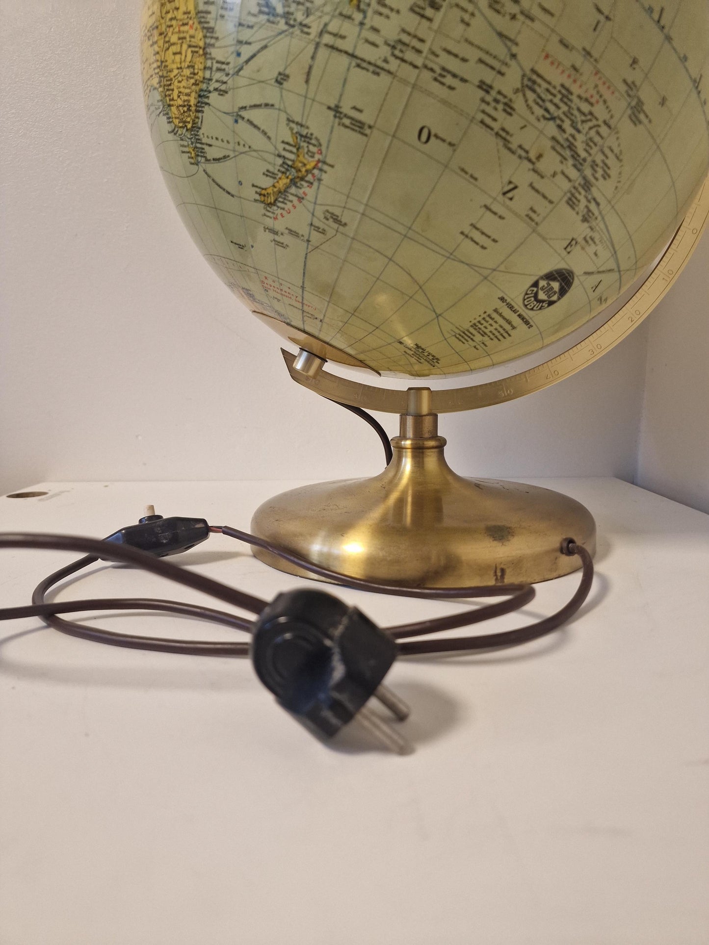 Vintage XL Light Up Glass Globe – JRO verlag Munchen, Germany, luxury brass foot, mcm wereldbol