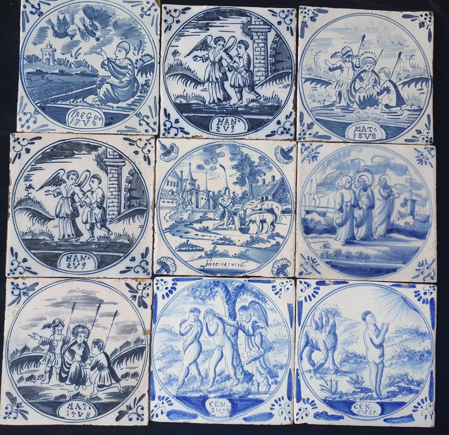 Een set van circa 9 tegels uit de 18e/19e eeuw tilepanel . De tegels tonen een verscheidenheid aan Bijbelse taferelen,  voor backsplash of fireplace.