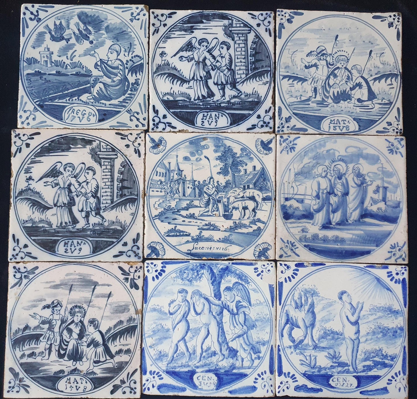 Een set van circa 9 tegels uit de 18e/19e eeuw tilepanel . De tegels tonen een verscheidenheid aan Bijbelse taferelen,  voor backsplash of fireplace.