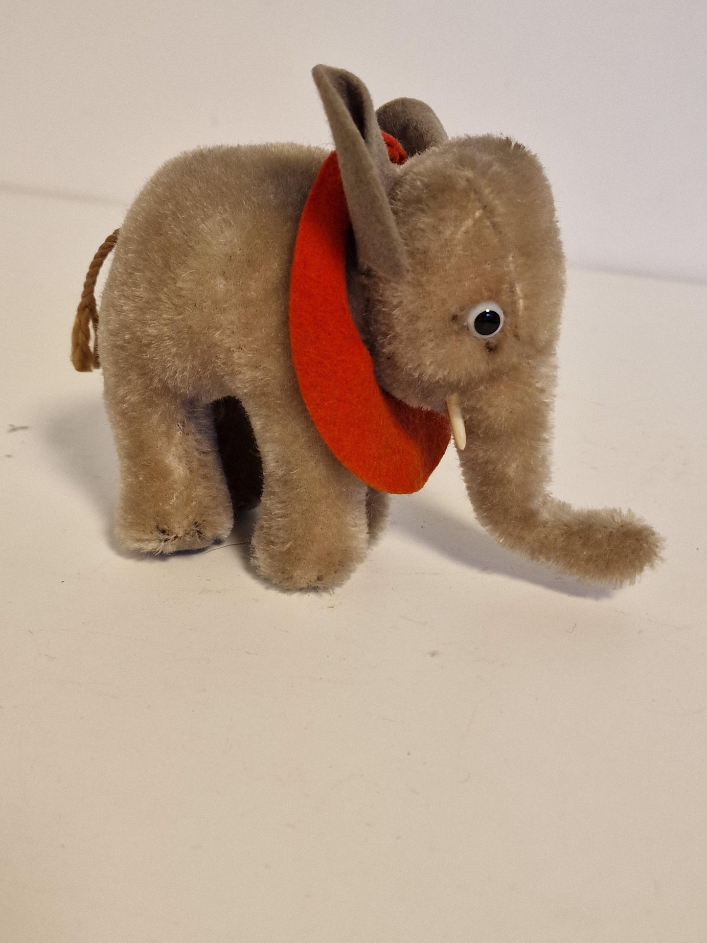Steiff elephant vintage, old olifant  beestje met label toy nr 6013.00