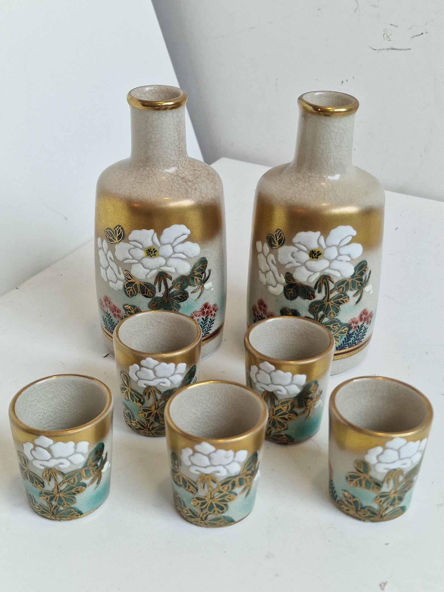 Vintage sake kutani plus Carole Stupell Signed Asian Glass Plate Charger with Sake Set
