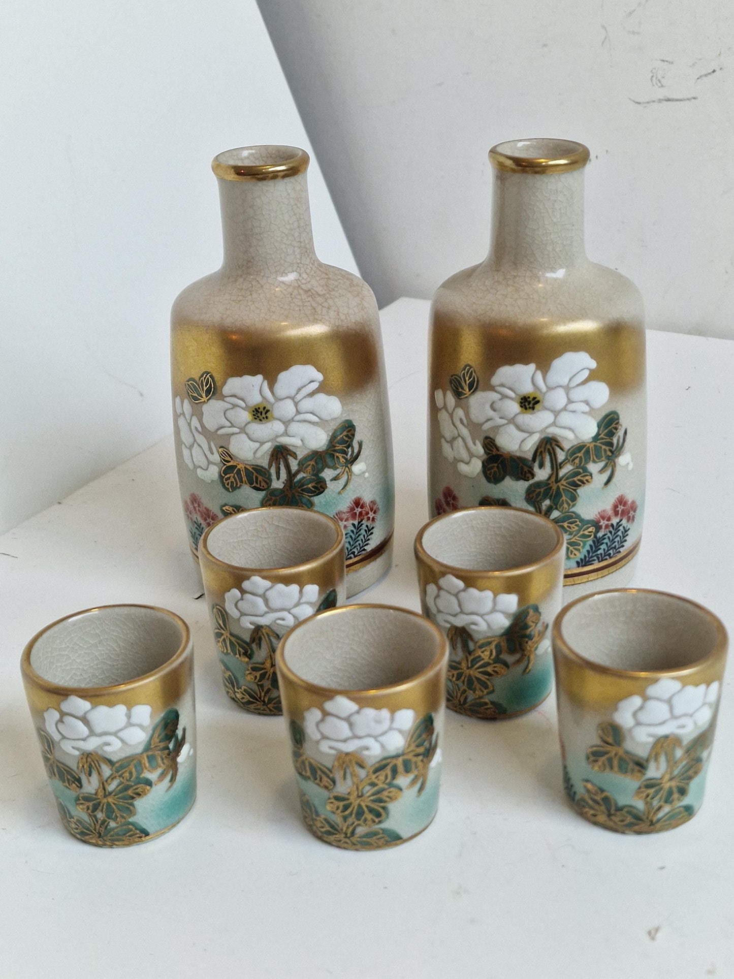 Vintage sake kutani plus Carole Stupell Signed Asian Glass Plate Charger with Sake Set