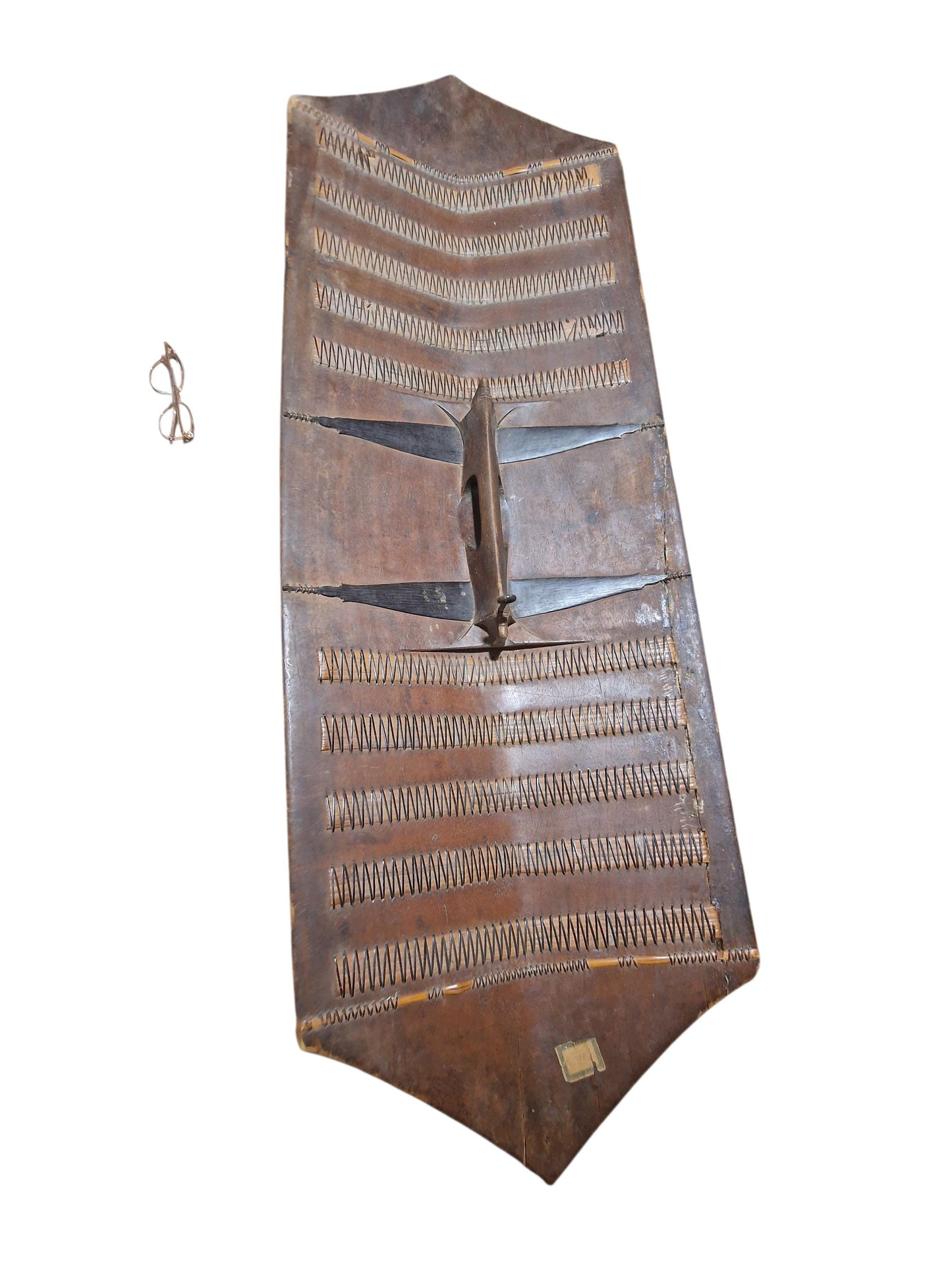Authentic XL Dayak Mandau tribal shield – Borneo Tribal Headhunter tool. 19th