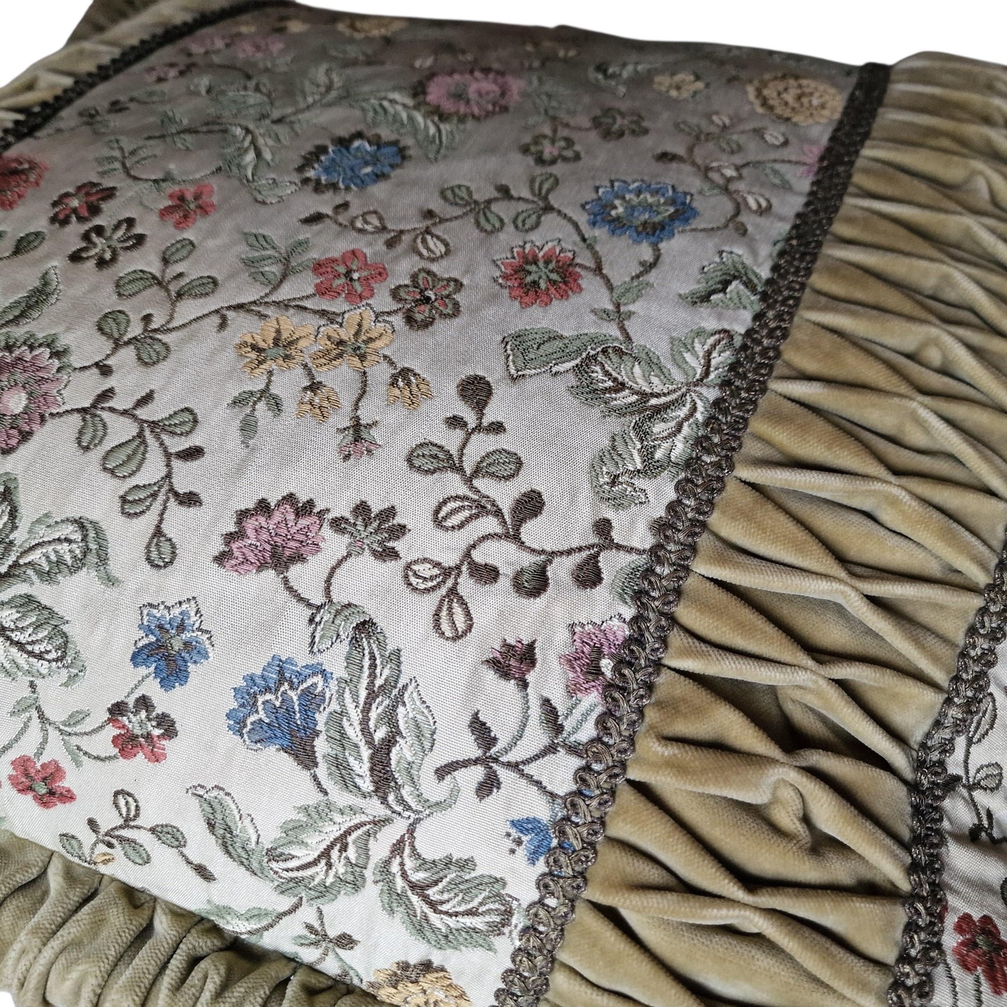 A set of 2 opulent victorian cushions, Sierkussens, filled feather, vintage cushion pillow gobelin