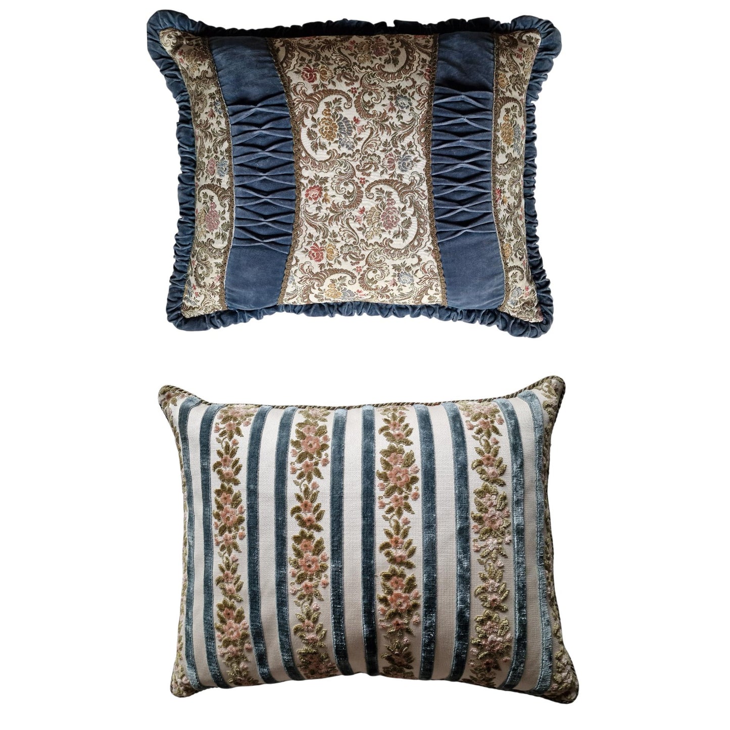 A set of 2 opulent victorian cushions, Sierkussens, filled feather, vintage cushion pillow gobelin