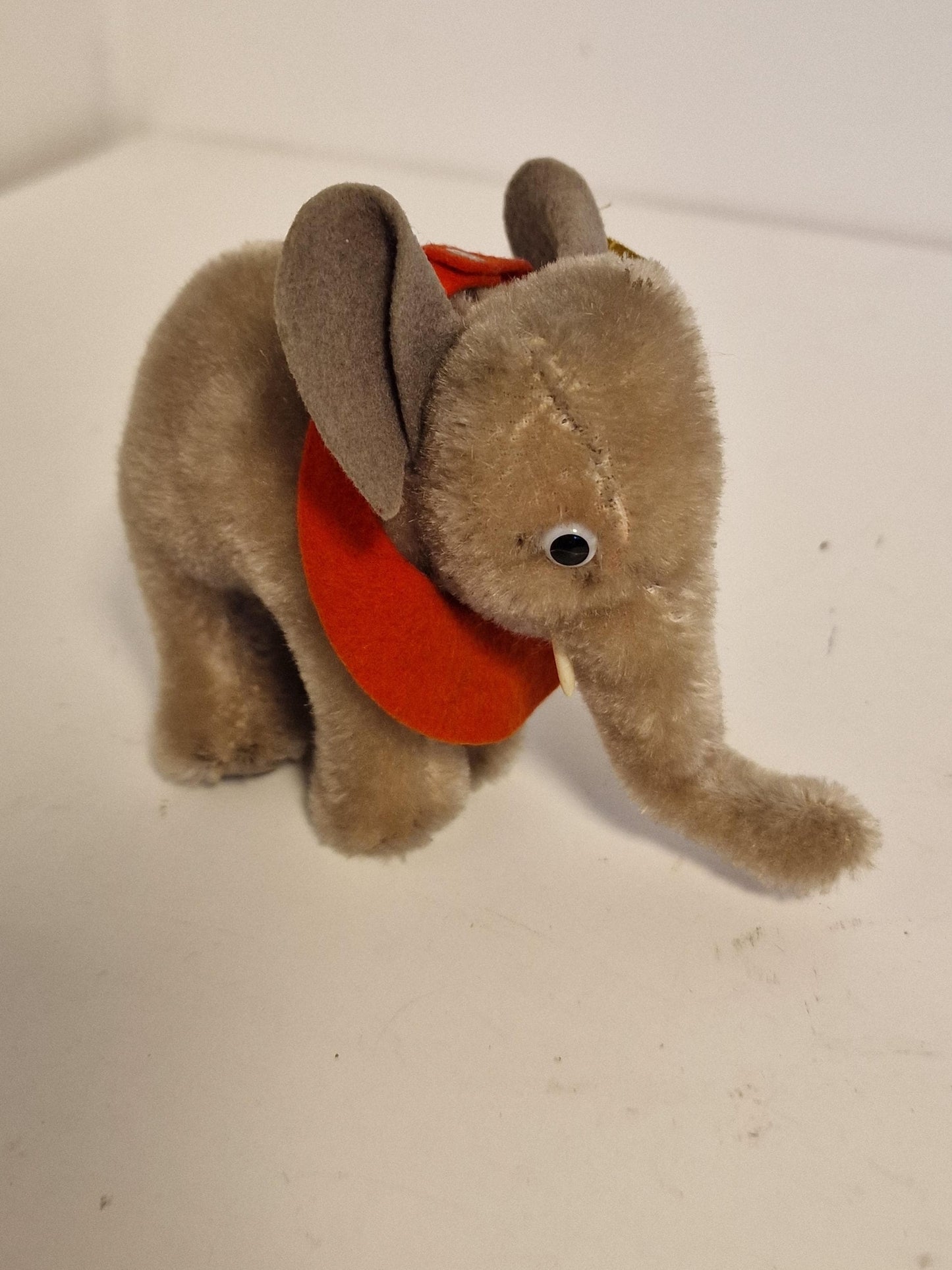 Steiff elephant vintage, old olifant  beestje met label toy nr 6013.00