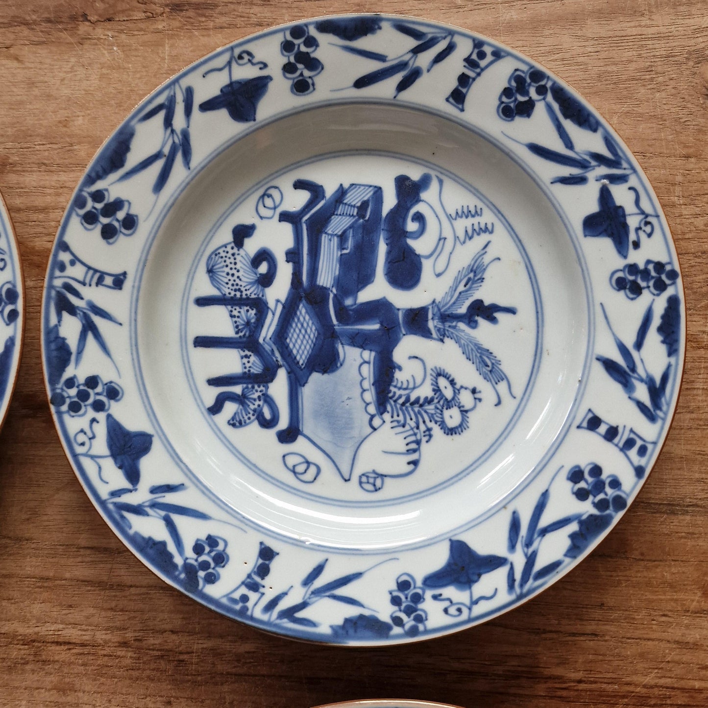 Set of 6 Antique Chinese Export Porcelain Plates, Qianlong Era, 18th Century, very nice