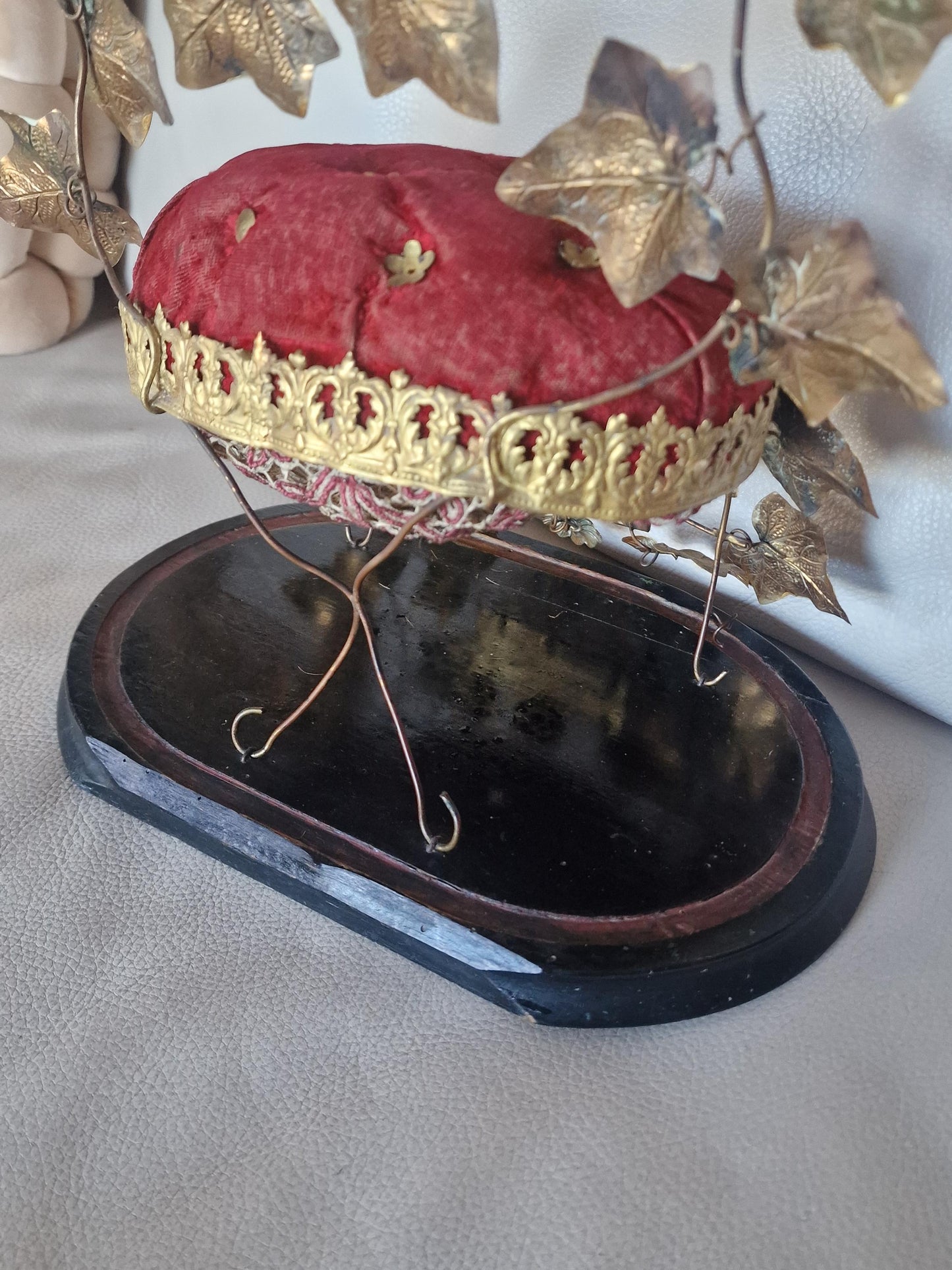 19th Century French Bridal Chair Ring Holder, Napoleon III Gilded Ivy Detail