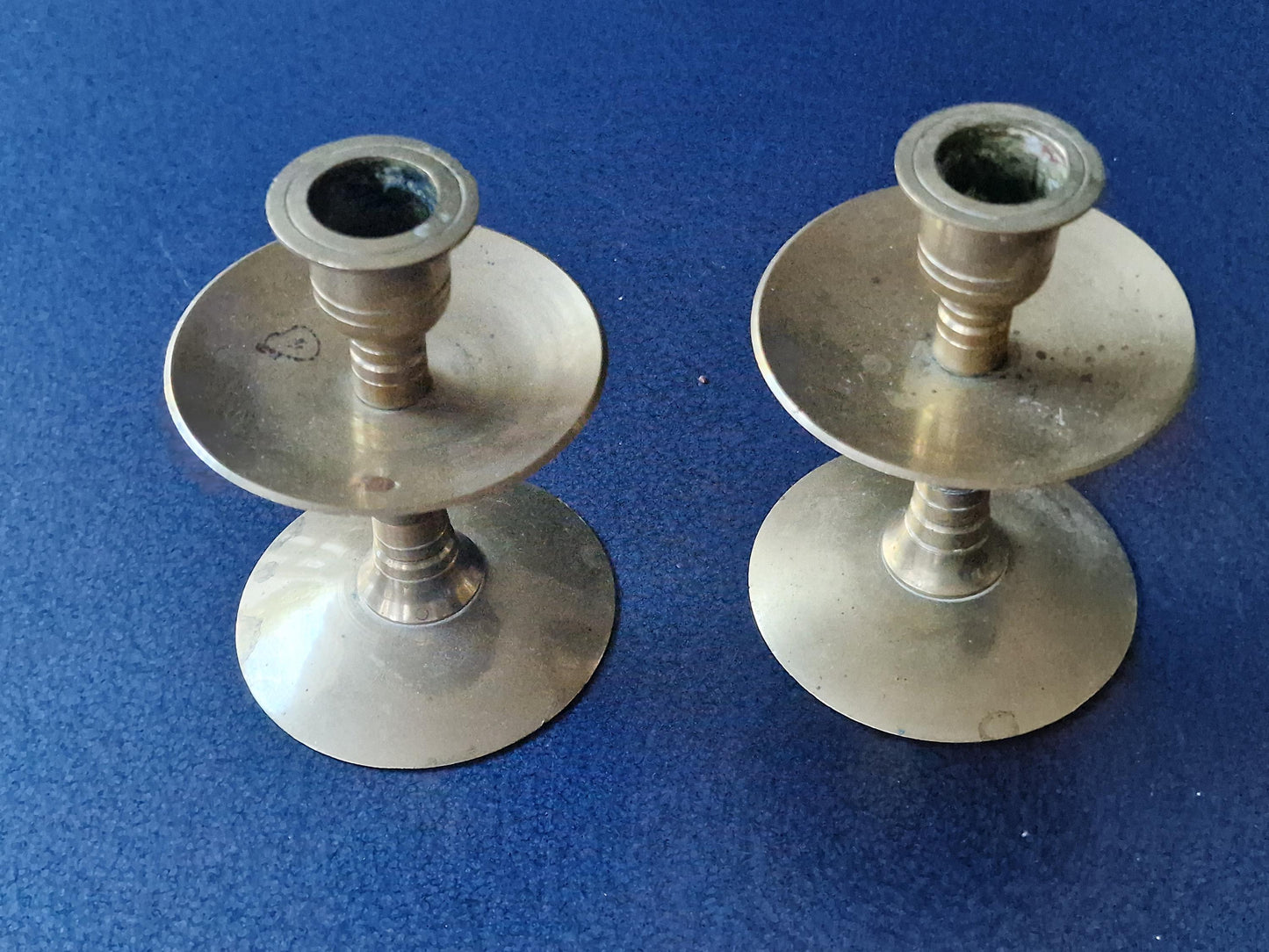 stel antieke kandelaars. Schotelkandelaars, a pair of copper brass authentic antique candlesticks candle holder
