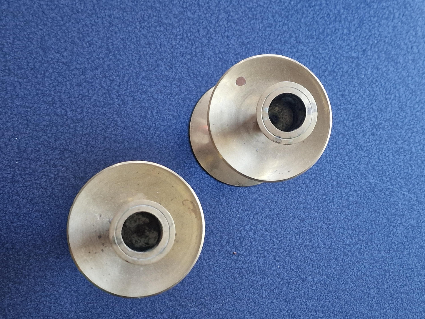 stel antieke kandelaars. Schotelkandelaars, a pair of copper brass authentic antique candlesticks candle holder
