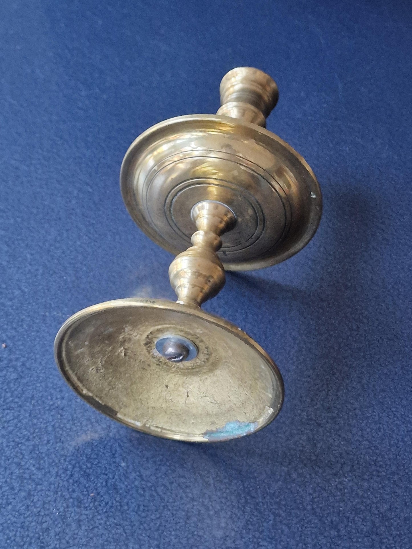 antieke kandelaar. Schotelkandelaar, copper brass authentic antique candlestick candle holder
