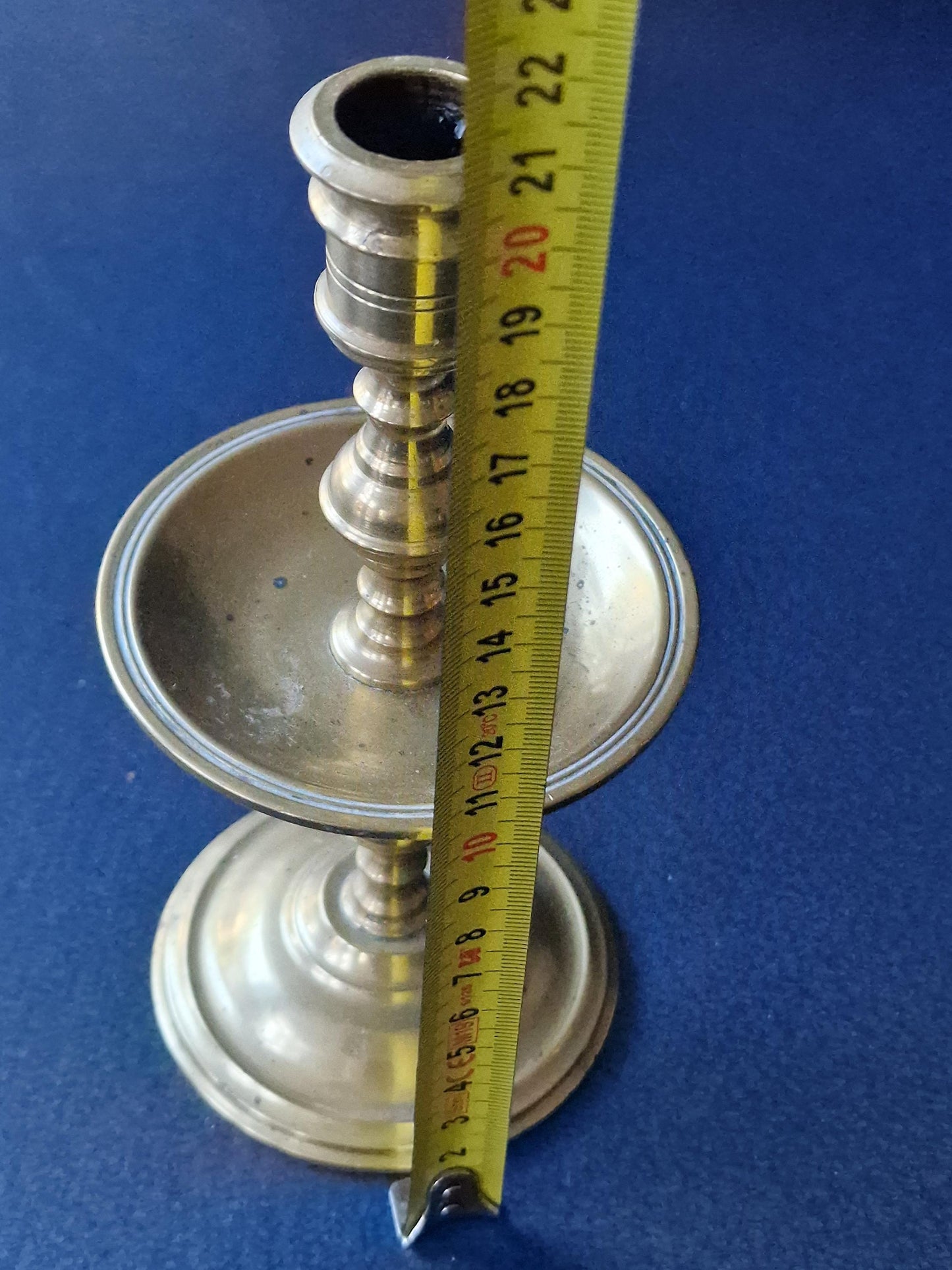 antieke kandelaar. Schotelkandelaar, copper brass authentic antique candlestick candle holder
