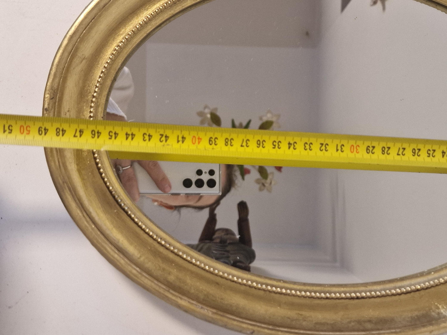 Louis XVI Gold oval Mirror, Cherubs Detail